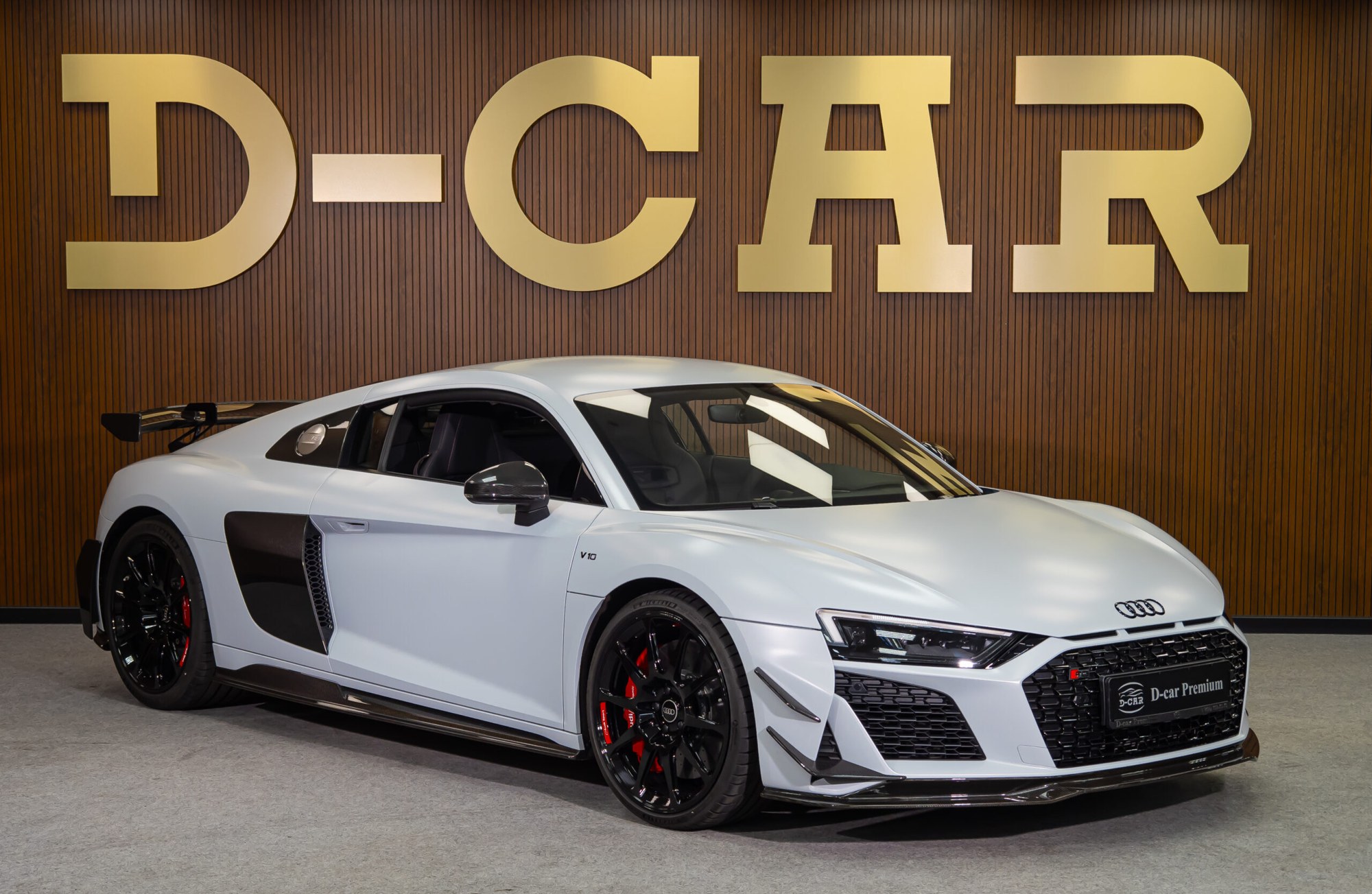 Audi R8 в шоуруме D-Car